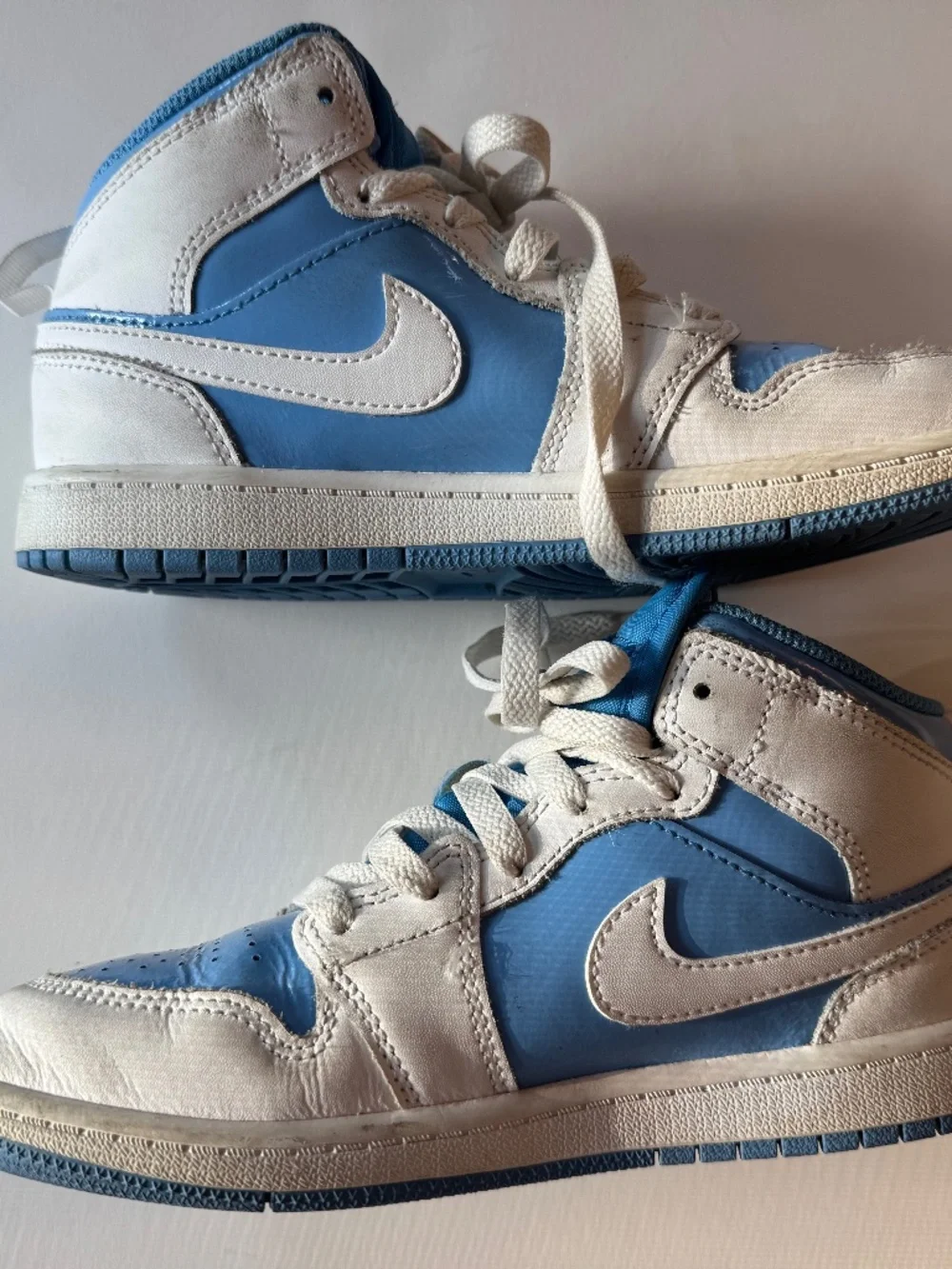 Air Jordan I Mid Youth size 3Y. Light blue and white.